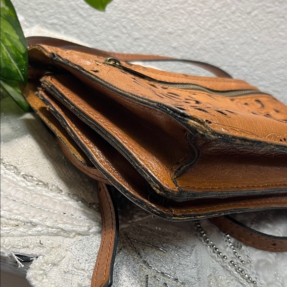 Patricia Nash Lanza Three Way Convertible Crossbody - Picture 4 of 14